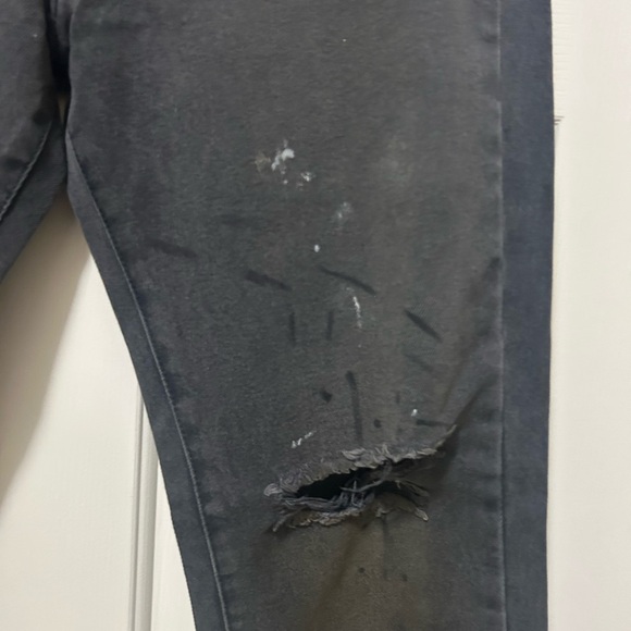 Gray Skinny Jeans with Distressed Rips and Faded Look - Picture 2 of 9